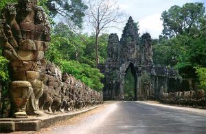 misteri-dan-keindahan-candi-bayon-di-kompleks-angkor-thom