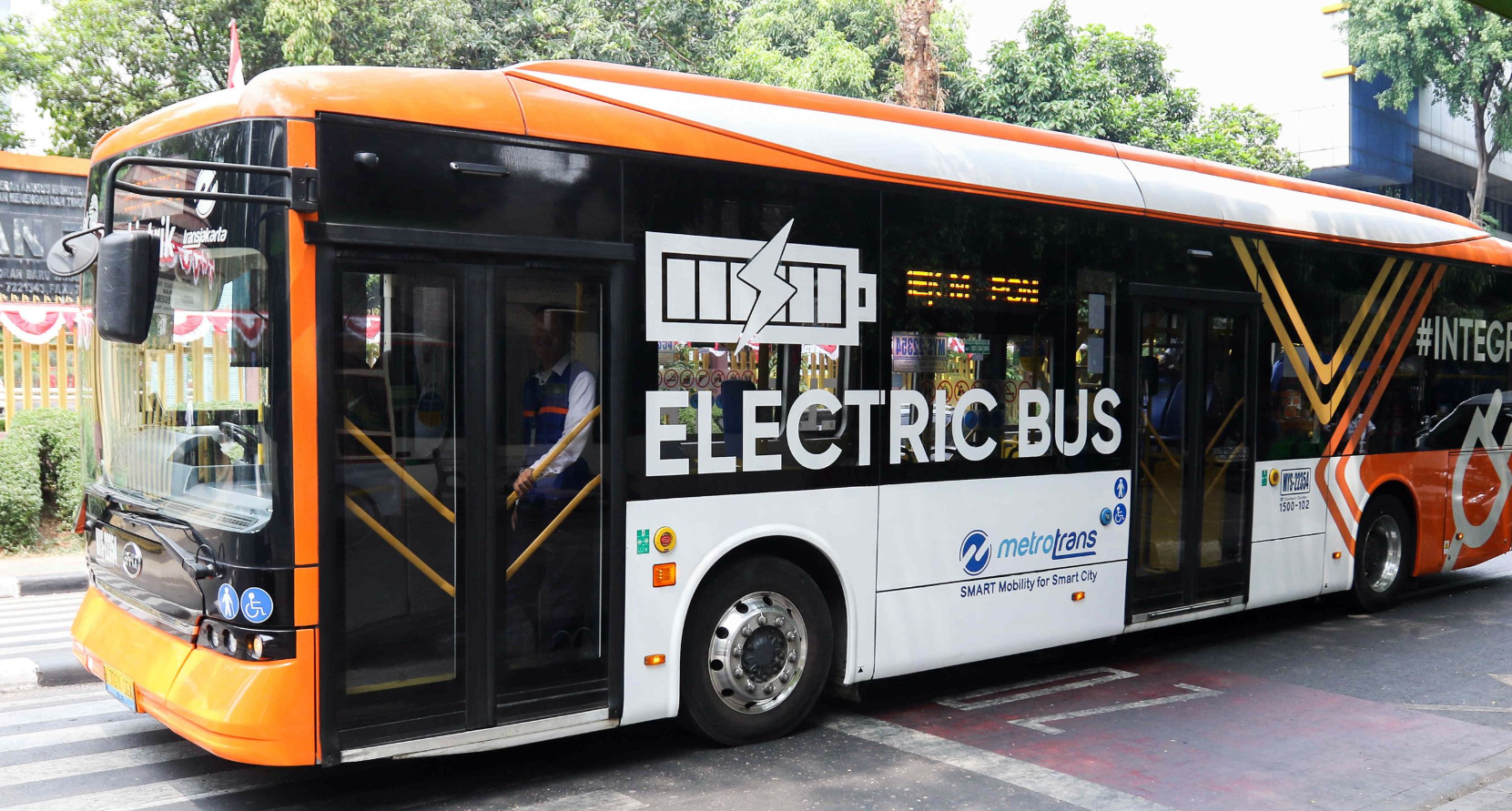 transjakarta-hadirkan-200-bus-listrik-untuk-wujudkan-transportasi-ramah-lingkungan-dan-kurangi-emisi-karbon