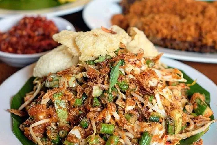 Karedok: Makanan Segar Khas Sunda yang Wajib Dicoba
