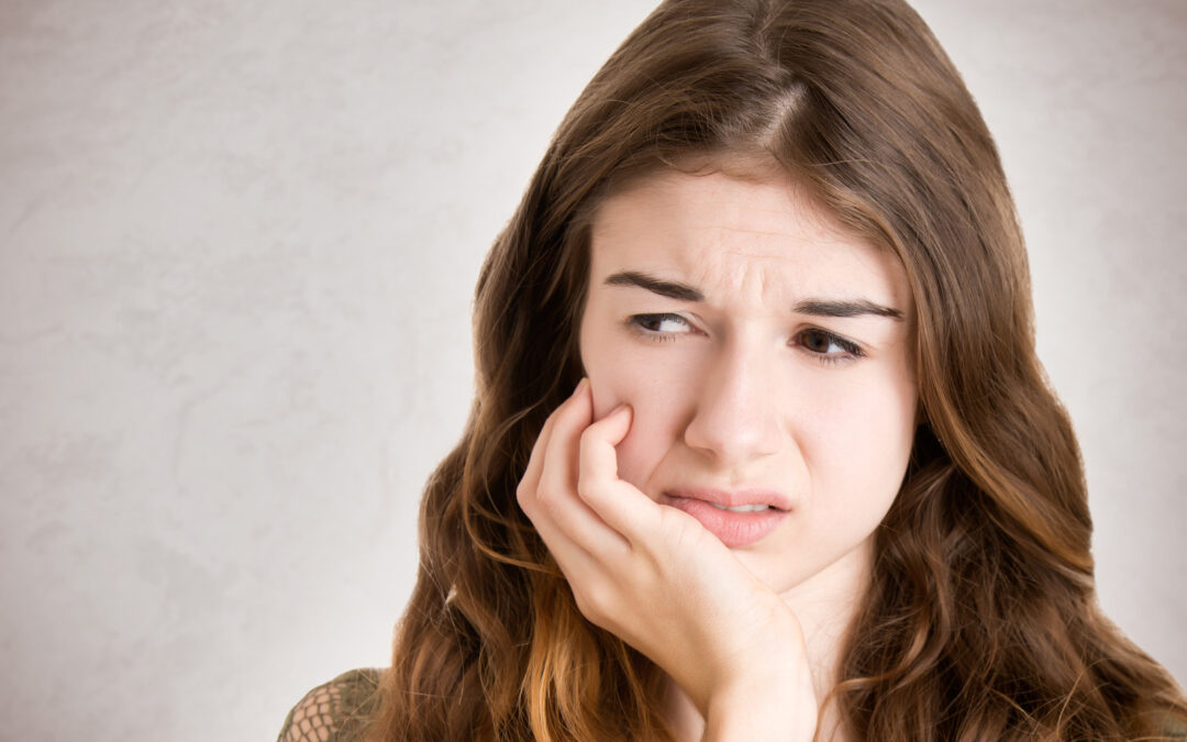 7 Cara Mengatasi Rahang Kaku dan Sakit dengan Mudah